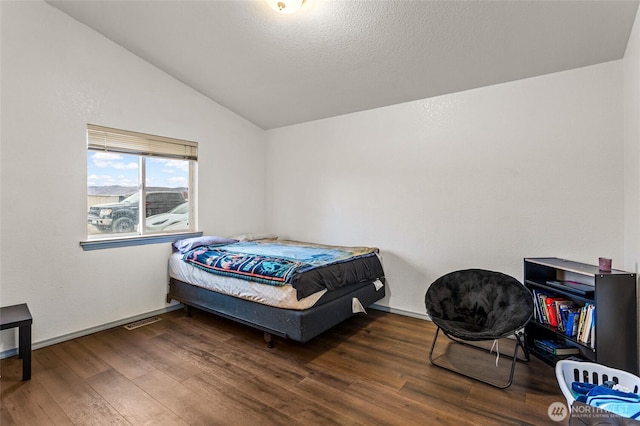 550 Red Tail Rd, Yakima, WA 98908 - bedroom featuring lofted ceiling and wood finished floors