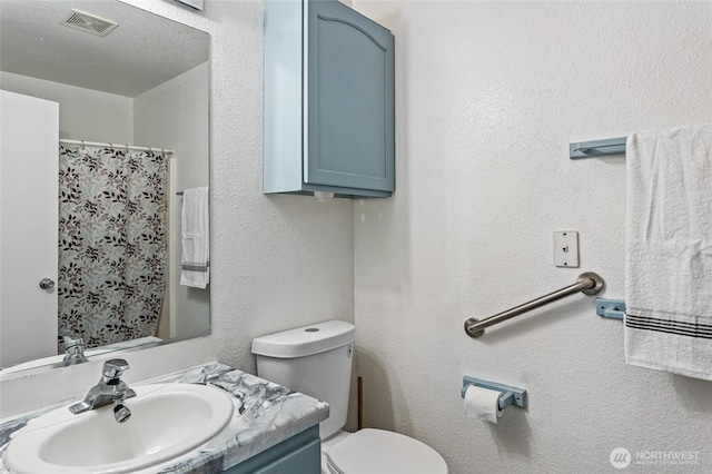 550 Red Tail Rd, Yakima, WA 98908 - bathroom with vanity and a shower with curtain