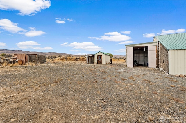 550 Red Tail Rd, Yakima, WA 98908 - view of yard with a pole building and a storage unit
