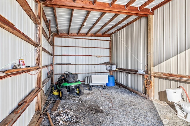 550 Red Tail Rd, Yakima, WA 98908 - garage featuring metal wall