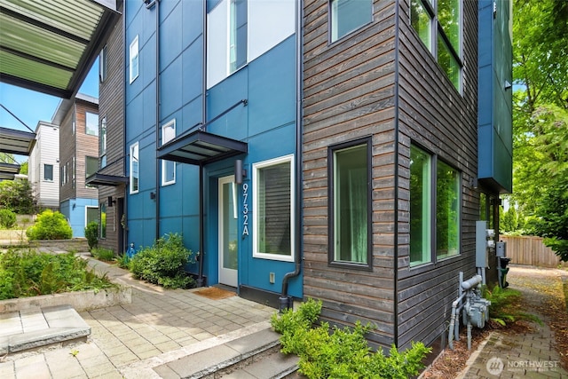 9732 Woodlawn Ave N Unit A, Seattle, WA 98103 - entrance to property