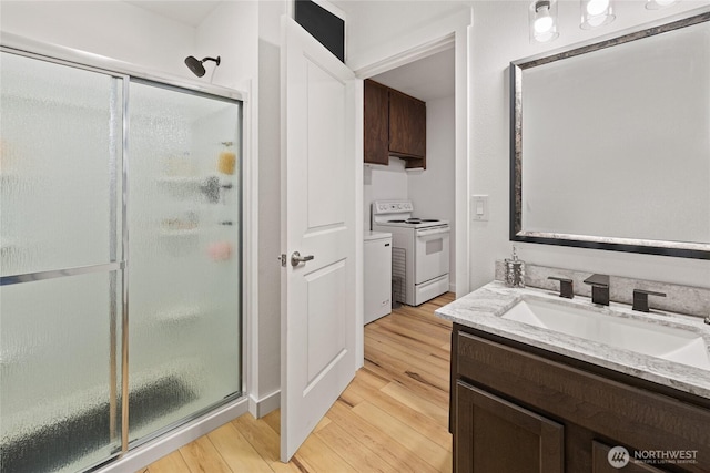 330 Swauk Creek Ln, Cle Elum, WA 98922 - full bath with a stall shower, vanity, and wood finished floors