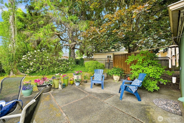 2714 Alderwood Ave, Bellingham, WA 98225 - fenced backyard featuring a patio area