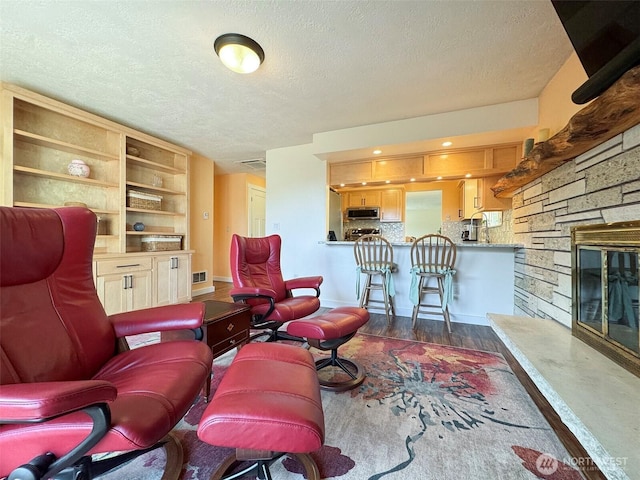 1521 W 13th St, Port Angeles, WA 98363 - living area with a textured ceiling and dark wood-style floors