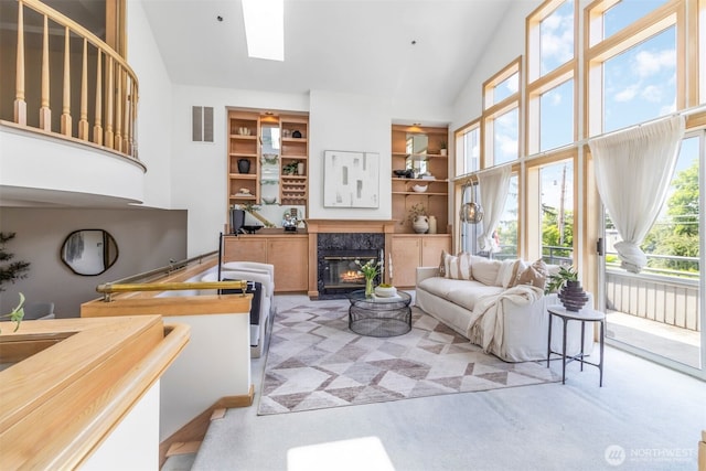 10135 NE 64th St Unit A, Kirkland, WA 98033 - living room with high vaulted ceiling, a skylight, and a high end fireplace