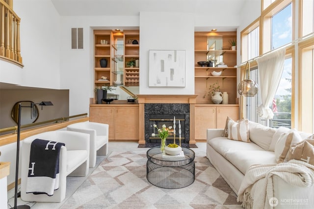 10135 NE 64th St Unit A, Kirkland, WA 98033 - living area with a tiled fireplace and built in features
