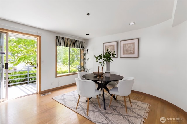 10135 NE 64th St Unit A, Kirkland, WA 98033 - dining space featuring plenty of natural light, light wood-style floors, and recessed lighting