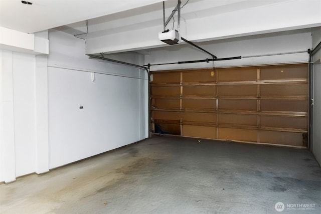 10135 NE 64th St Unit A, Kirkland, WA 98033 - garage featuring a garage door opener