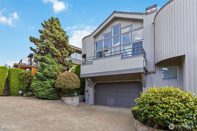 10135 NE 64th St Unit A, Kirkland, WA 98033 - view of front facade featuring concrete driveway and an attached garage