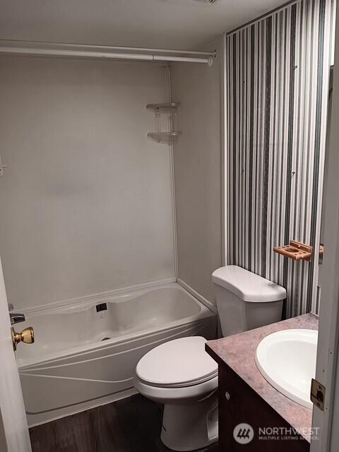 900 N Grape Dr Unit 36, Moses Lake, WA 98337 - full bathroom featuring shower / bath combination, vanity, and wood finished floors