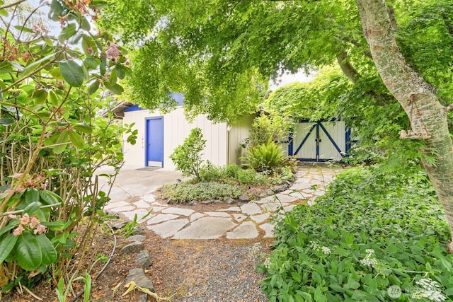 50 Hemlock Way, Sequim, WA 98382 - view of yard featuring a gate