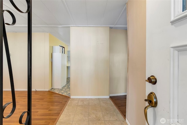 900 29th St SE Unit E-22, Auburn, WA 98002 - hall with baseboards