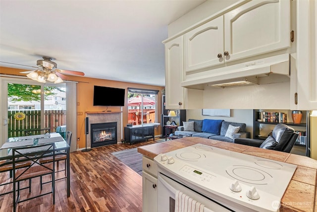 5118 NE 75th Ave, Vancouver, WA 98661 - living room with a ceiling fan, a glass covered fireplace, and dark wood finished floors
