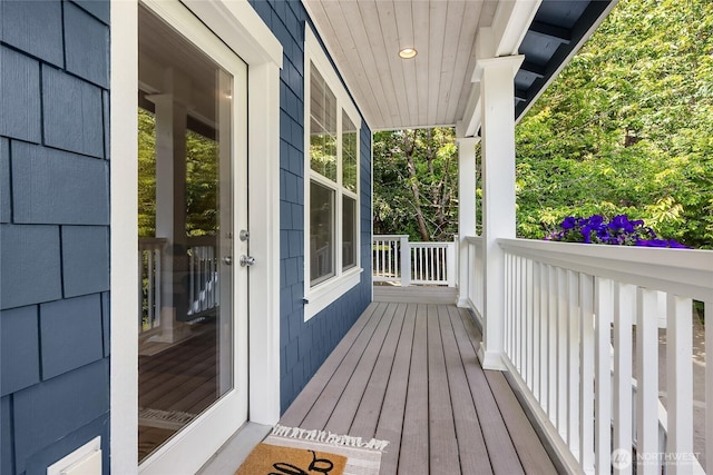 10290 NE Ruddy Duck Ln, Bainbridge Island, WA 98110 - view of porch