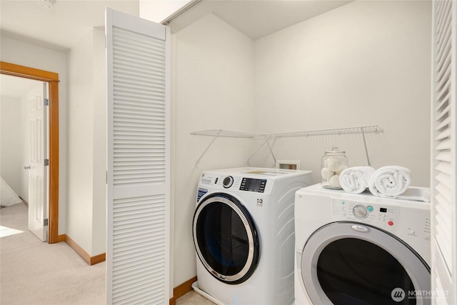 10290 NE Ruddy Duck Ln, Bainbridge Island, WA 98110 - laundry area featuring independent washer and dryer and light carpet