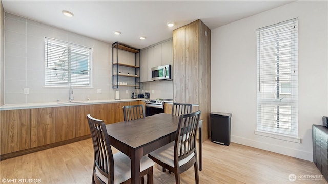 1300 E Remington Ct Unit A, Seattle, WA 98122 - dining space with light wood-style flooring and recessed lighting