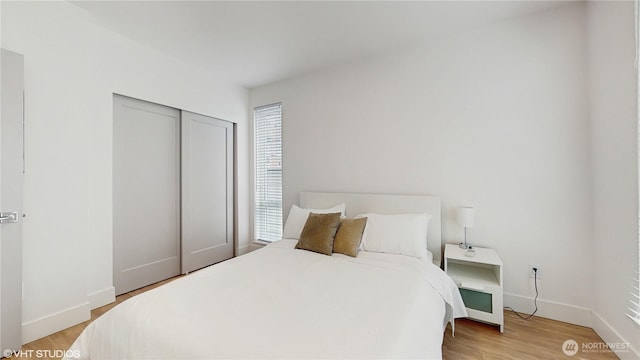 1300 E Remington Ct Unit A, Seattle, WA 98122 - bedroom with light wood-style floors and a closet