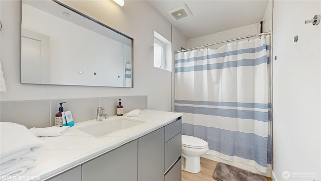 1300 E Remington Ct Unit A, Seattle, WA 98122 - full bathroom with vanity and curtained shower