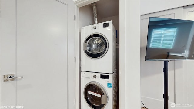 1300 E Remington Ct Unit A, Seattle, WA 98122 - washroom with stacked washer and clothes dryer