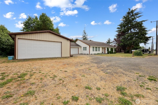 421 E Marion St, Aberdeen, WA 98520 - ranch-style home featuring a garage and an outbuilding