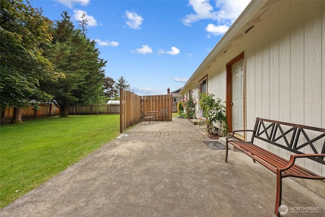 421 E Marion St, Aberdeen, WA 98520 - fenced backyard with a patio area