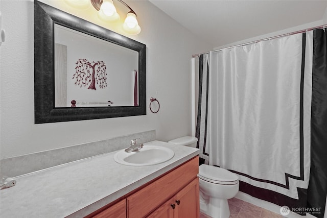 421 E Marion St, Aberdeen, WA 98520 - full bath with vanity, a shower with curtain, and tile patterned floors