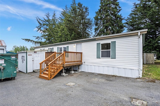 1320 N Oak Harbor St Unit 1, Oak Harbor, WA 98277 - manufactured / mobile home with a deck
