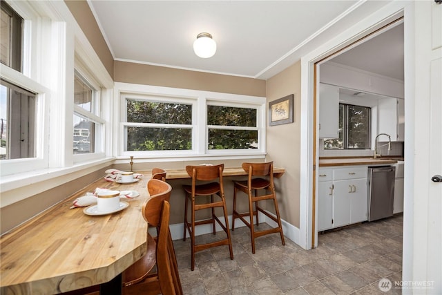 902 Washington St, Wenatchee, WA 98801 - dining area featuring crown molding and stone finish flooring