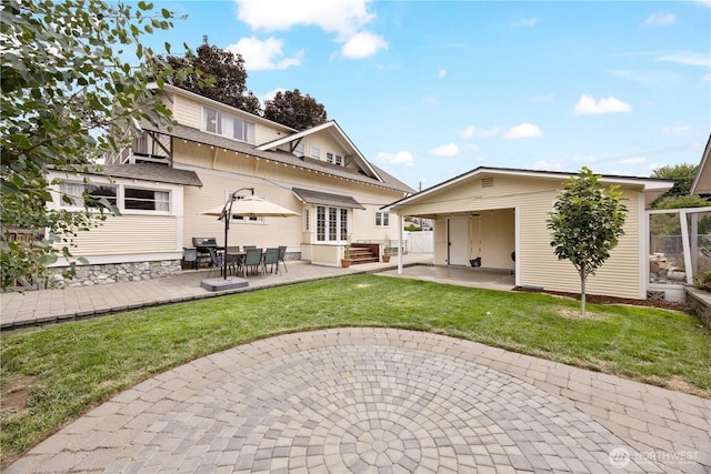 902 Washington St, Wenatchee, WA 98801 - back of property with a patio and a lawn