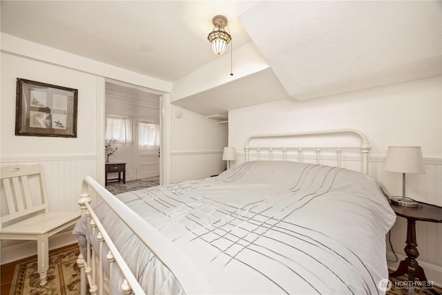902 Washington St, Wenatchee, WA 98801 - bedroom with wainscoting