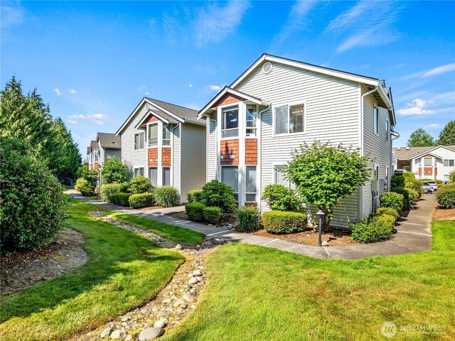 800 96th Ave NE Unit H202, Lake Stevens, WA 98258 - view of front facade featuring a front lawn