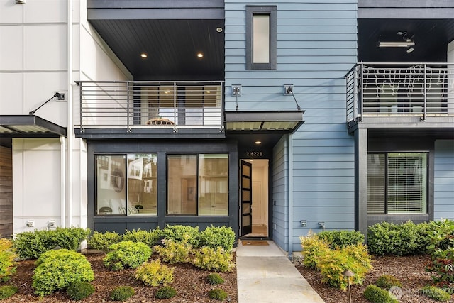 21822 25th Ave SE Unit B, Bothell, WA 98021 - entrance to property featuring a balcony