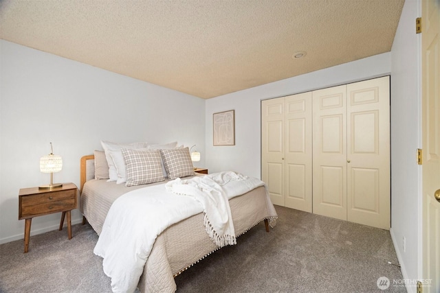 606 N State St, Bellingham, WA 98225 - bedroom featuring carpet floors, a closet, and a textured ceiling