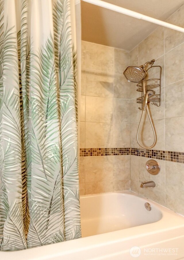 3008 N Narrows Dr Unit B102, Tacoma, WA 98407 - full bathroom with shower / bath combination with curtain