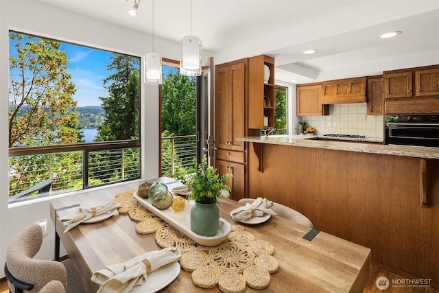 5665 E Mercer Way, Mercer Island, WA 98040 - dining area with recessed lighting
