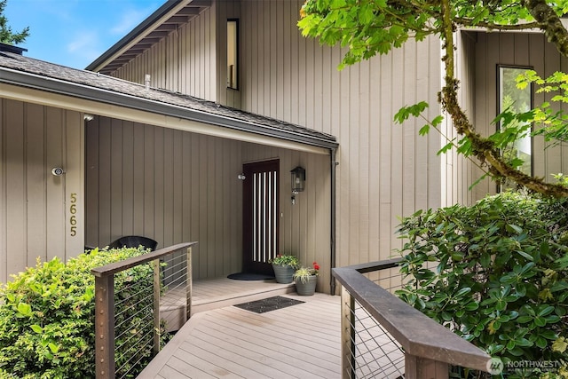 5665 E Mercer Way, Mercer Island, WA 98040 - property entrance featuring a shingled roof