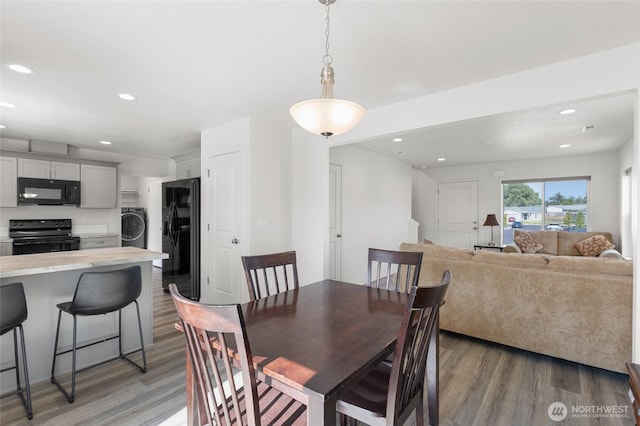 928 N Washington Ct, Moses Lake, WA 98837 - dining room featuring light wood-style floors, recessed lighting, and washer / clothes dryer