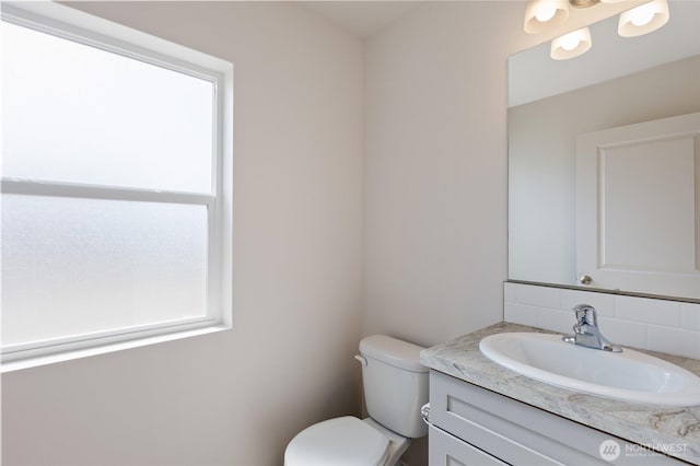 928 N Washington Ct, Moses Lake, WA 98837 - half bath with vanity and backsplash