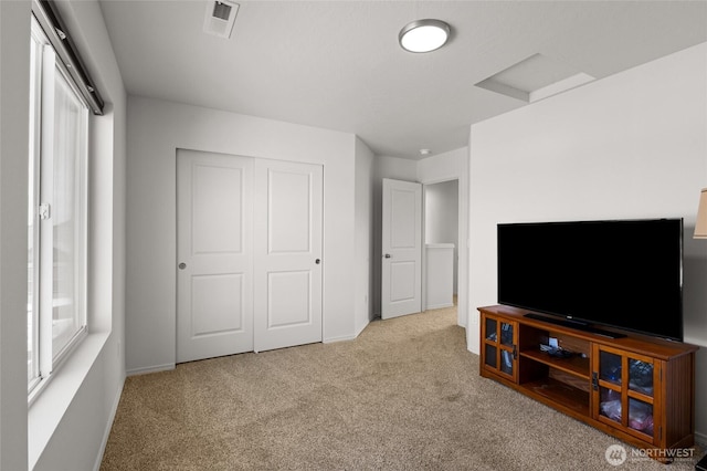 928 N Washington Ct, Moses Lake, WA 98837 - bedroom with carpet, a closet, and attic access