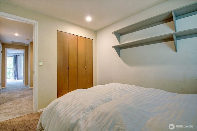 908 185th St SW, Lynnwood, WA 98037 - bedroom featuring carpet flooring, a closet, and recessed lighting