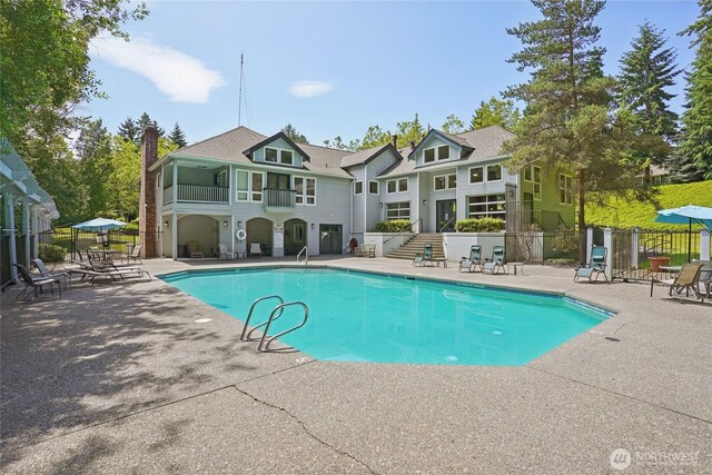 33020 10th Ave SW Unit E204, Federal Way, WA 98023 - community pool featuring a patio area