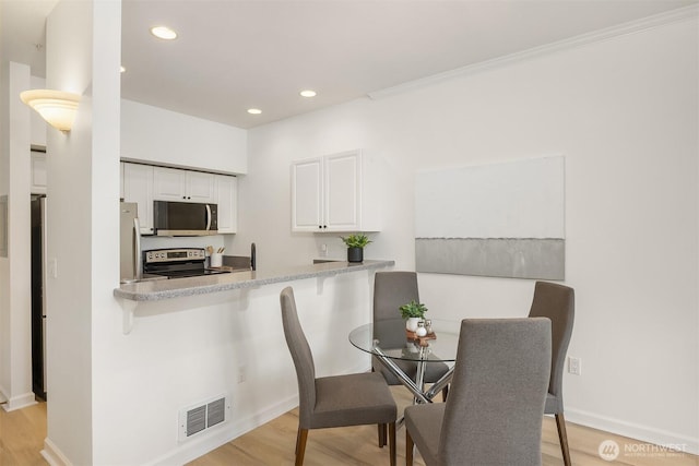 122 S State St Unit 207E, Kirkland, WA 98033 - dining space featuring recessed lighting, light wood-style flooring, and ornamental molding