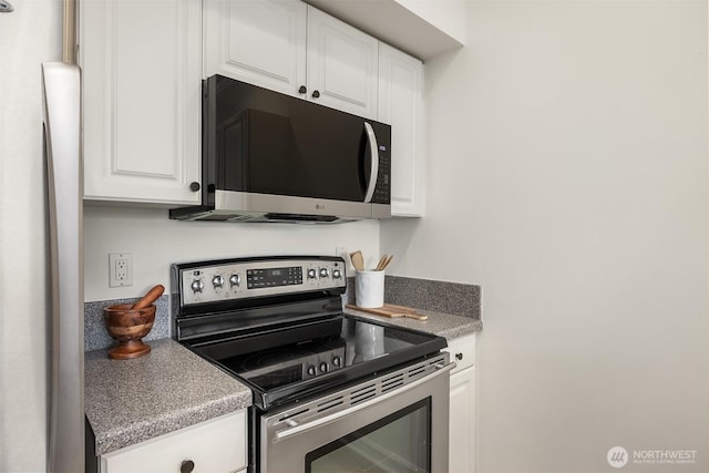 122 S State St Unit 207E, Kirkland, WA 98033 - kitchen with electric stove and white cabinets