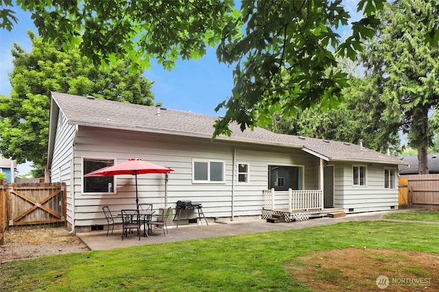 825 Main St, Lynden, WA 98267 - back of property featuring a fenced backyard and a patio area