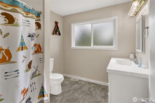 825 Main St, Lynden, WA 98267 - bathroom featuring vanity and curtained shower