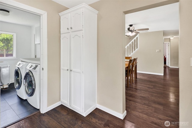 825 Main St, Lynden, WA 98267 - laundry area featuring washer and clothes dryer, dark wood-style floors, and ceiling fan