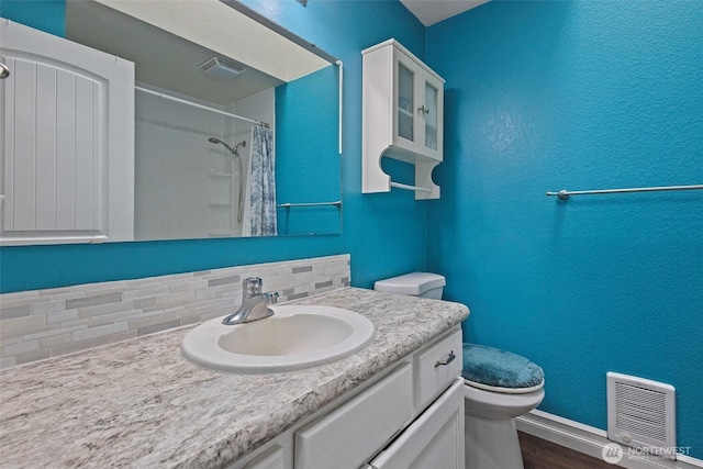 2253 Wellman Pl, Oak Harbor, WA 98277 - bathroom with tasteful backsplash, vanity, wood finished floors, heating unit, and curtained shower