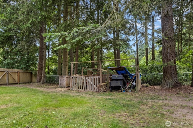 2253 Wellman Pl, Oak Harbor, WA 98277 - view of yard featuring a gate