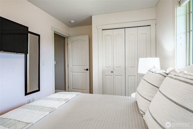 406 Harrison Ln, Nooksack, WA 98276 - bedroom featuring a closet
