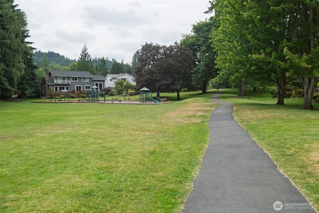 4546 193rd Pl SE, Issaquah, WA 98027 - view of home's community with a lawn